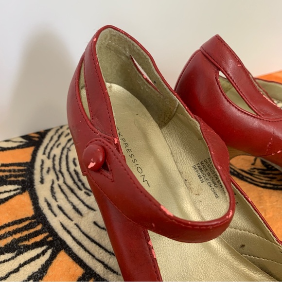 EXPRESSIONS STRAP RED HEEL SHOE Y2K 6M - Picture 8 of 9